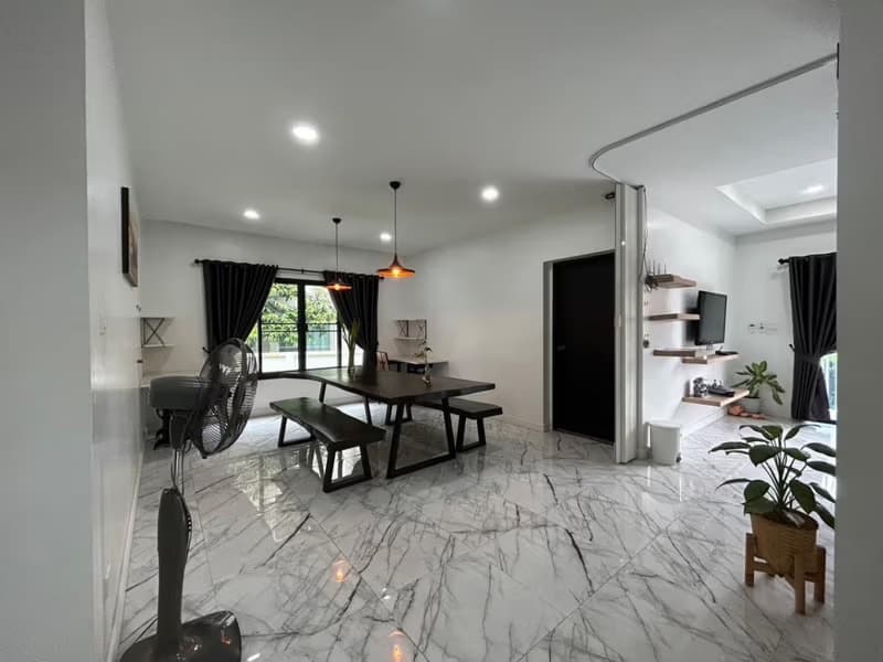 5 Bed House for Rent in Mae Rim