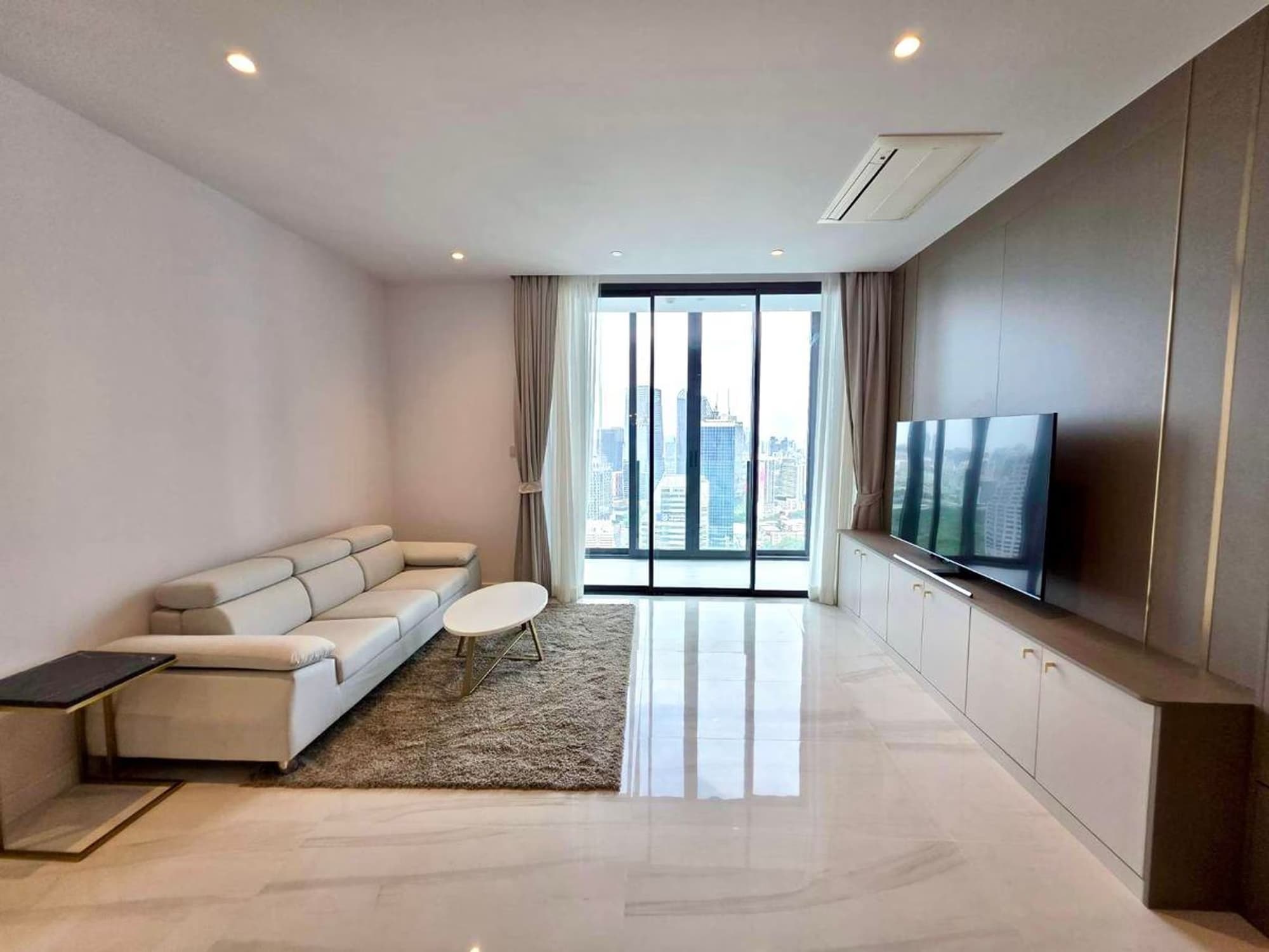 3 ห้องนอน คอนโด สำหรับ จำหน่าย ใน Sathon - Image 1