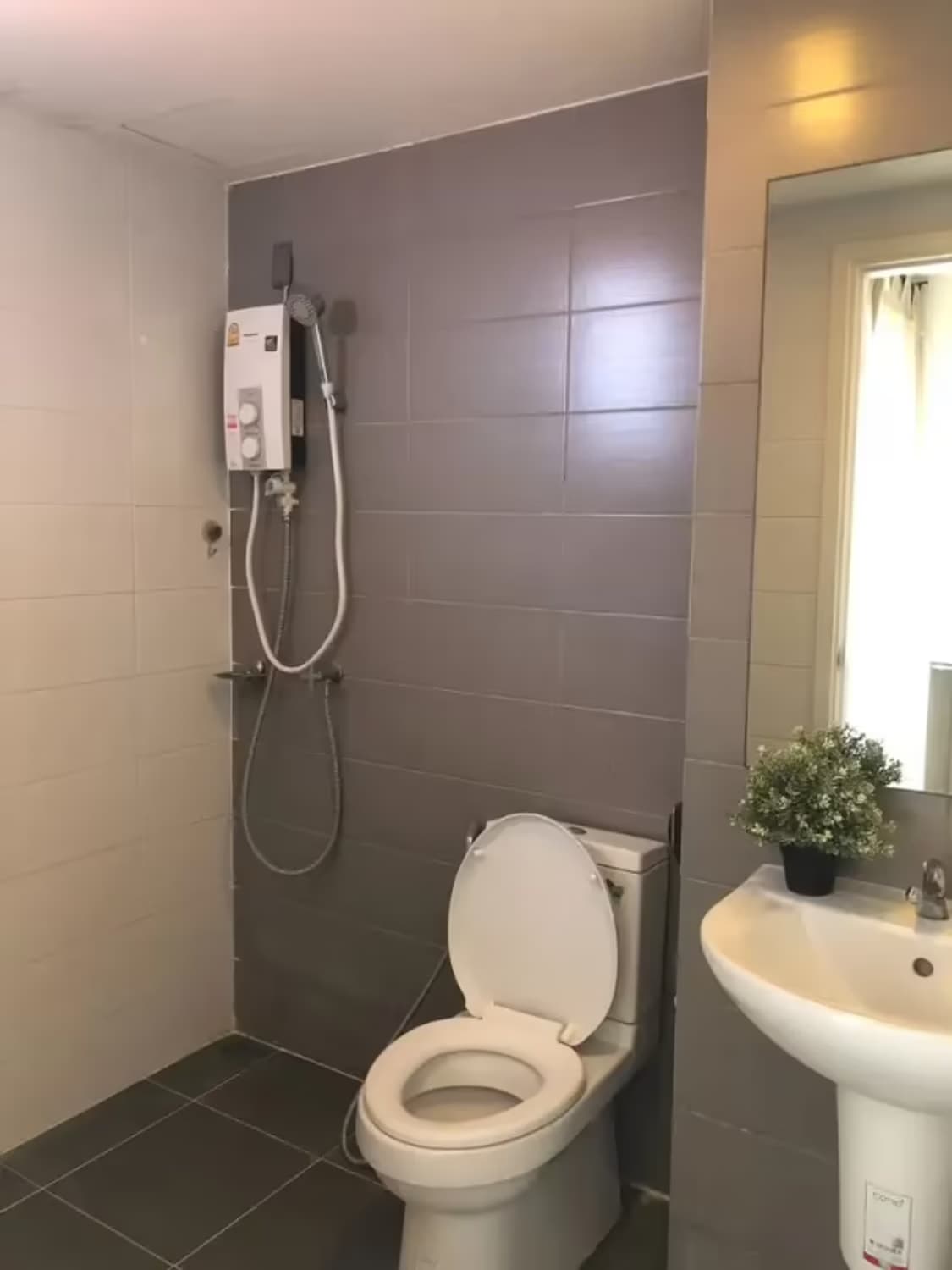 1 Bedroom Condo - Image 5