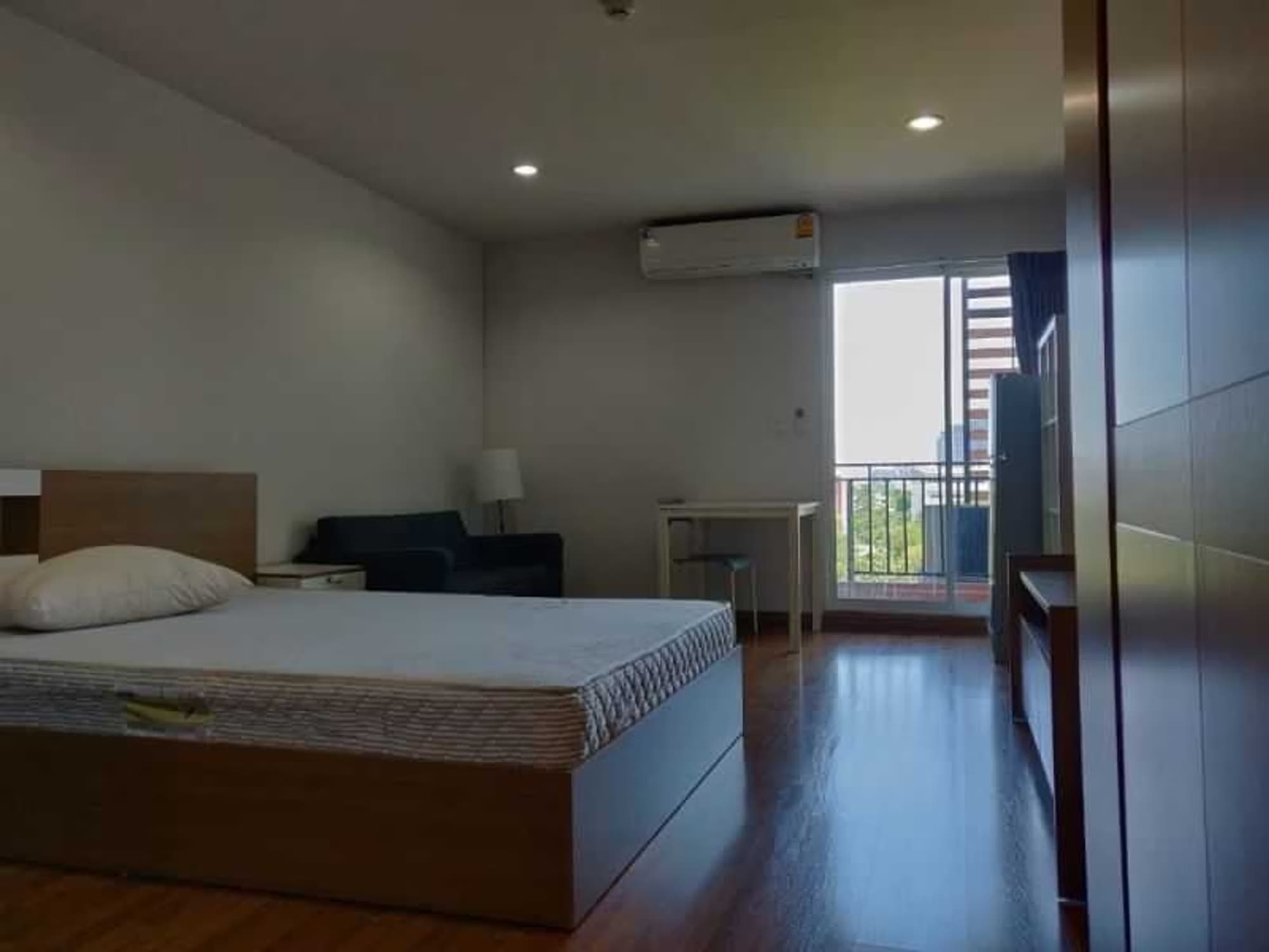 Condo for Rent at Regent Home 22 - Image 3