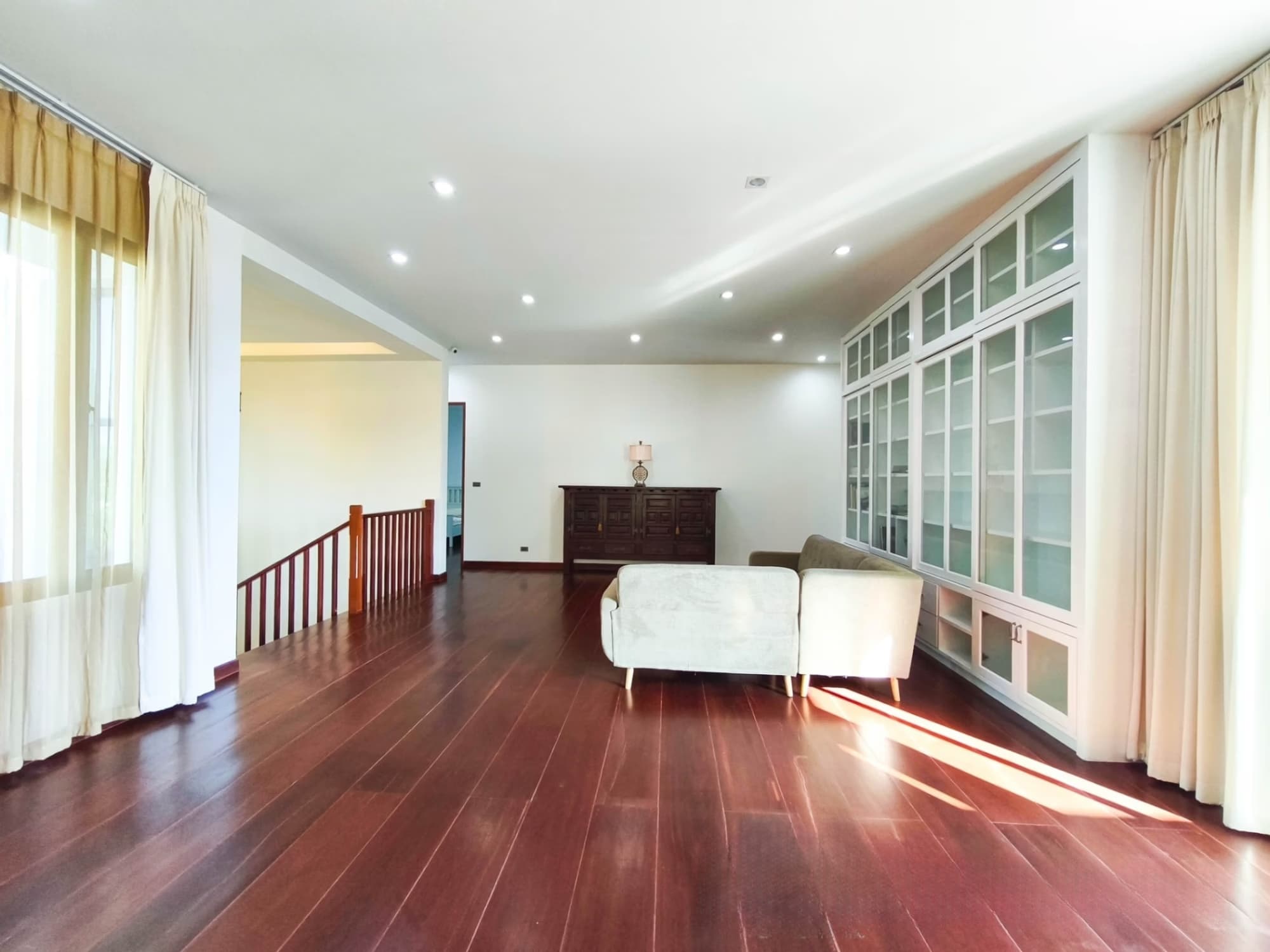 7 Bed House for Rent in Saraphi District - Image 9