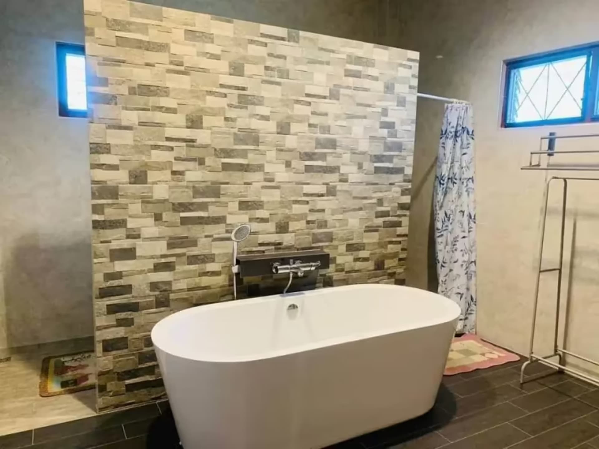 2 Bedroom House - Image 3