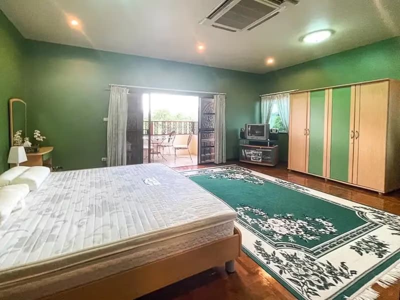 5 Bedroom House