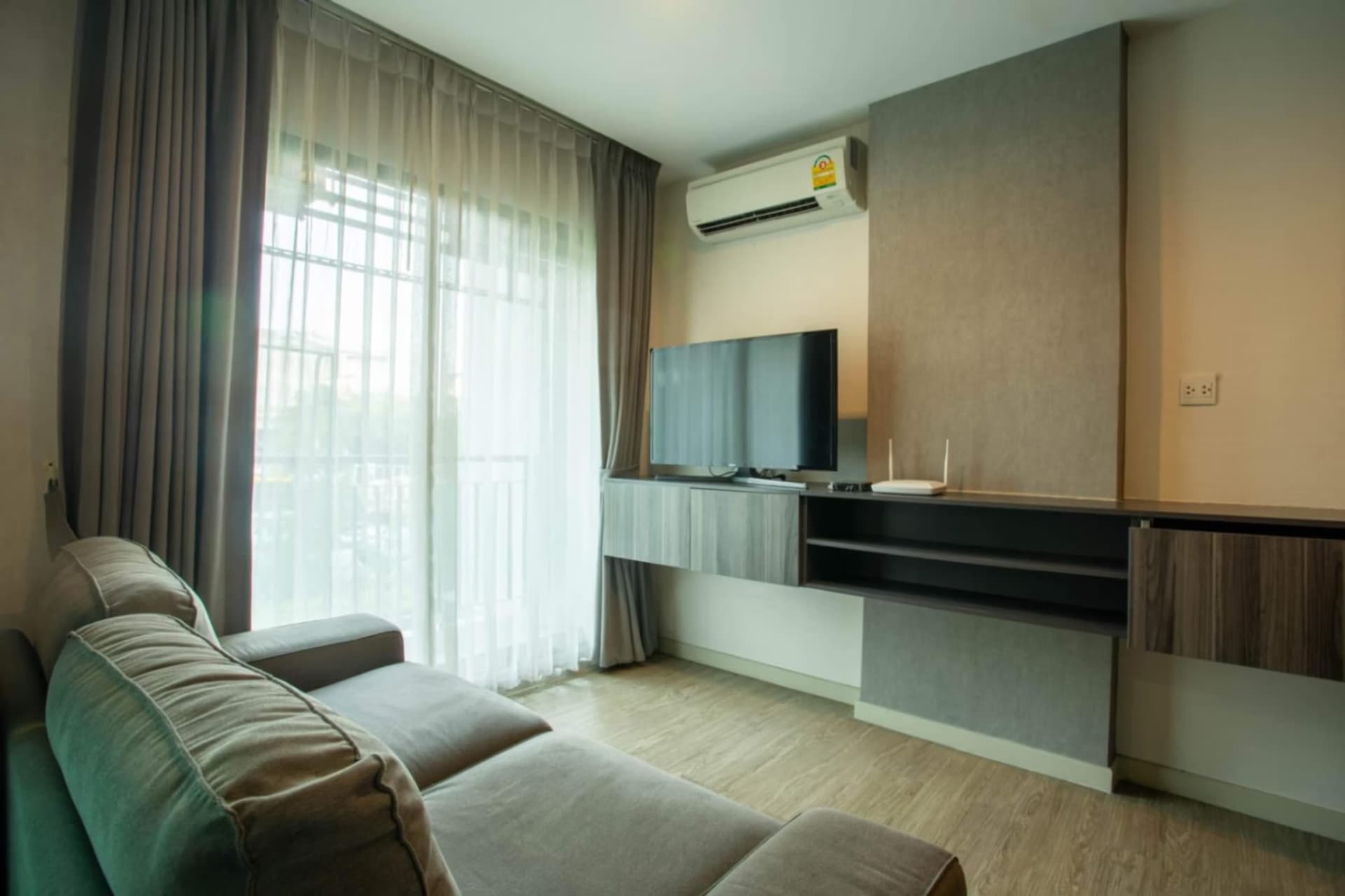 1 Bedroom Condo - Image 1
