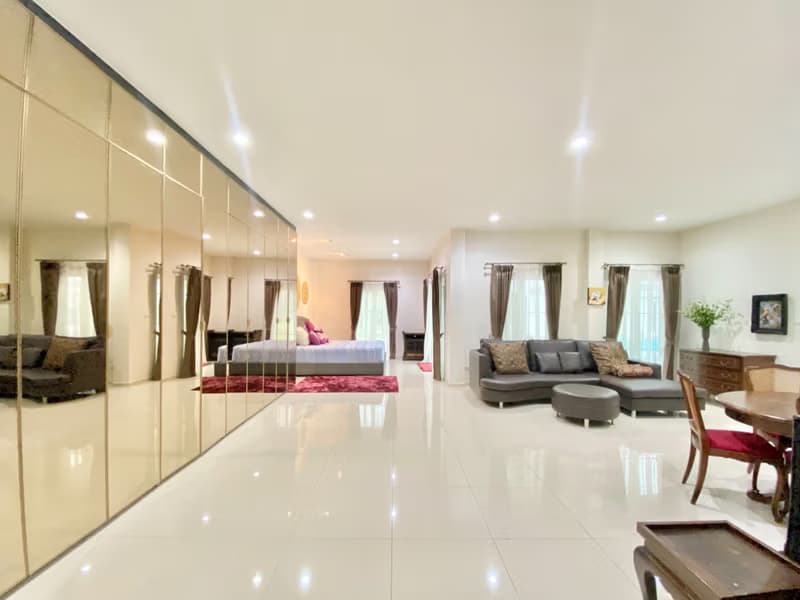 9 Bed House for Rent in Saraphi District