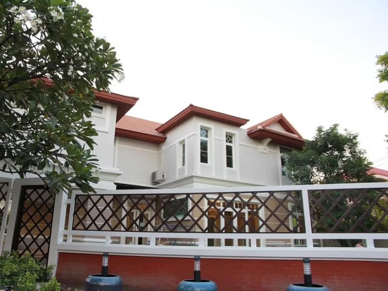 4 Bed House for Rent in Bang Phli