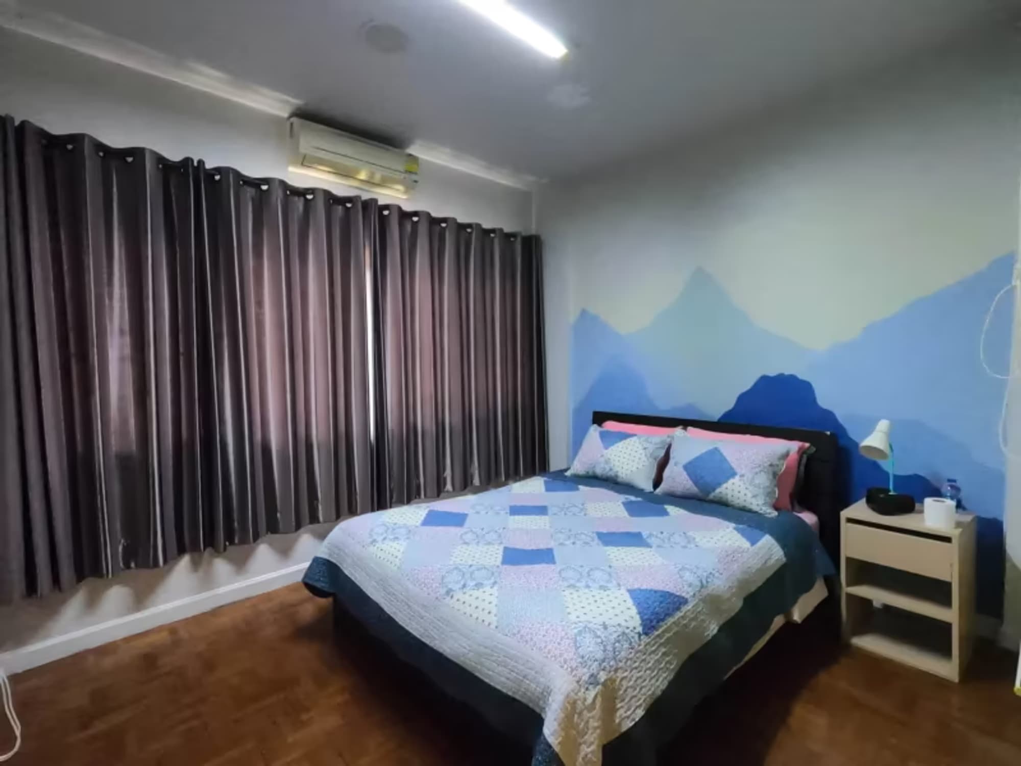 6 Bedroom House - Image 13