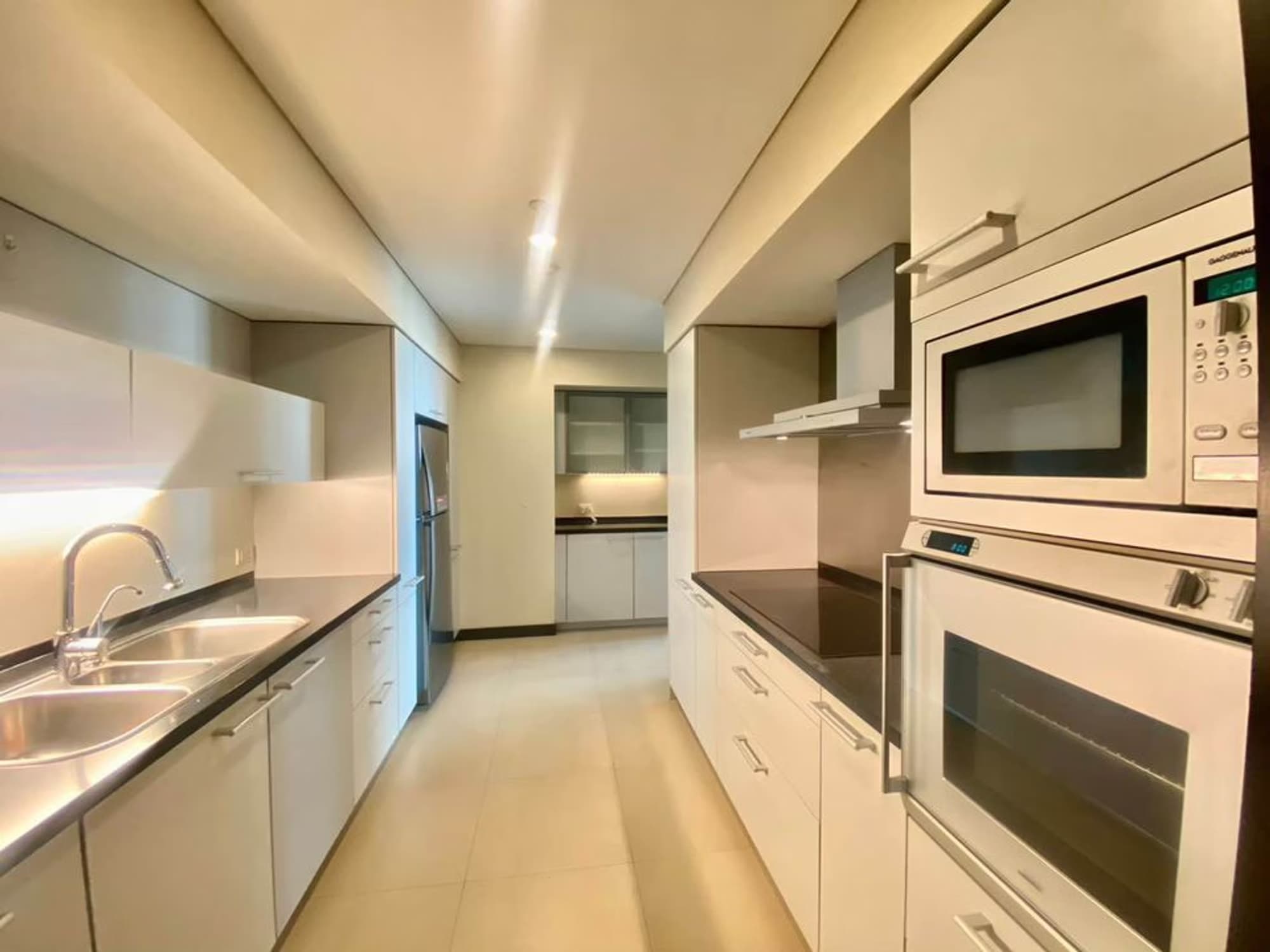 Condo for Rent at The Park Chidlom - Image 13