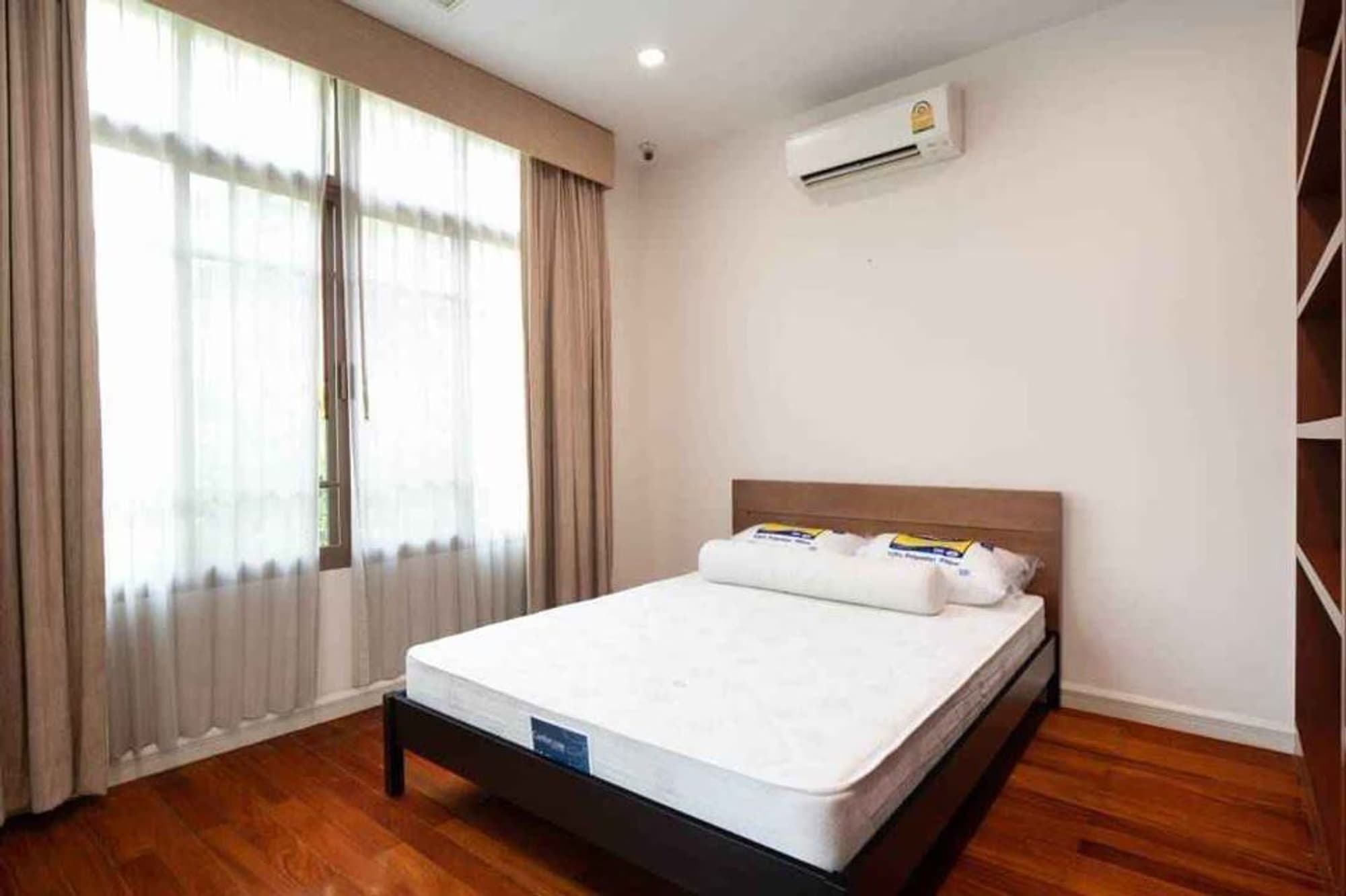 4 Bedroom House - Image 7