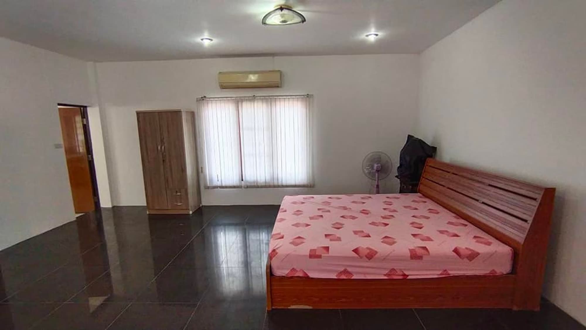 4 Bedroom House - Image 2