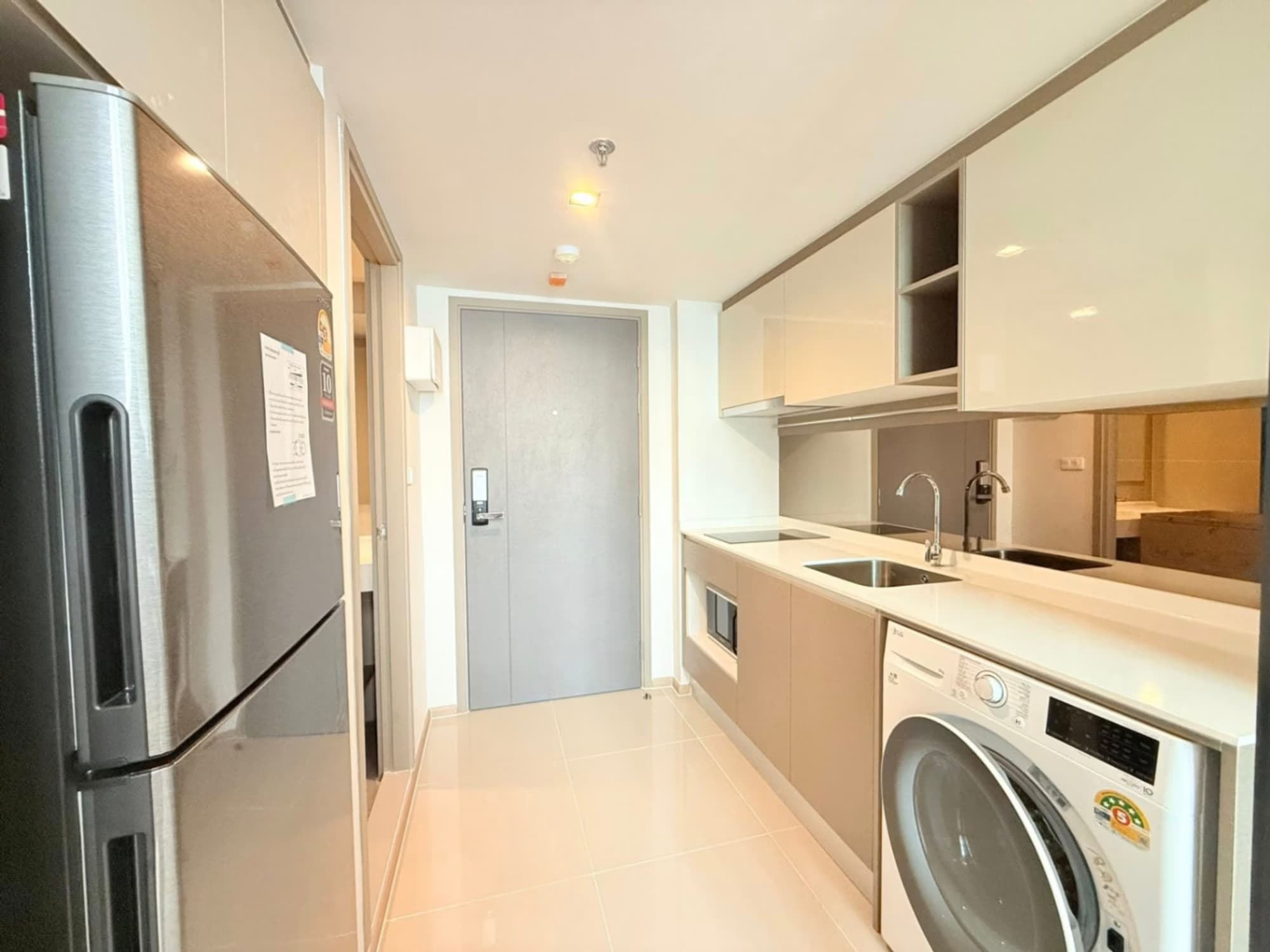 1 Bed Condo for Rent in Huai Khwang - Image 10
