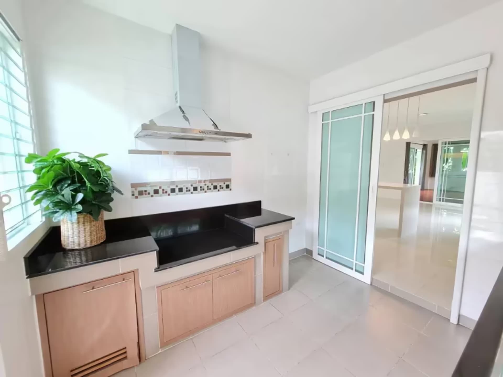 4 Bedroom House - Image 10
