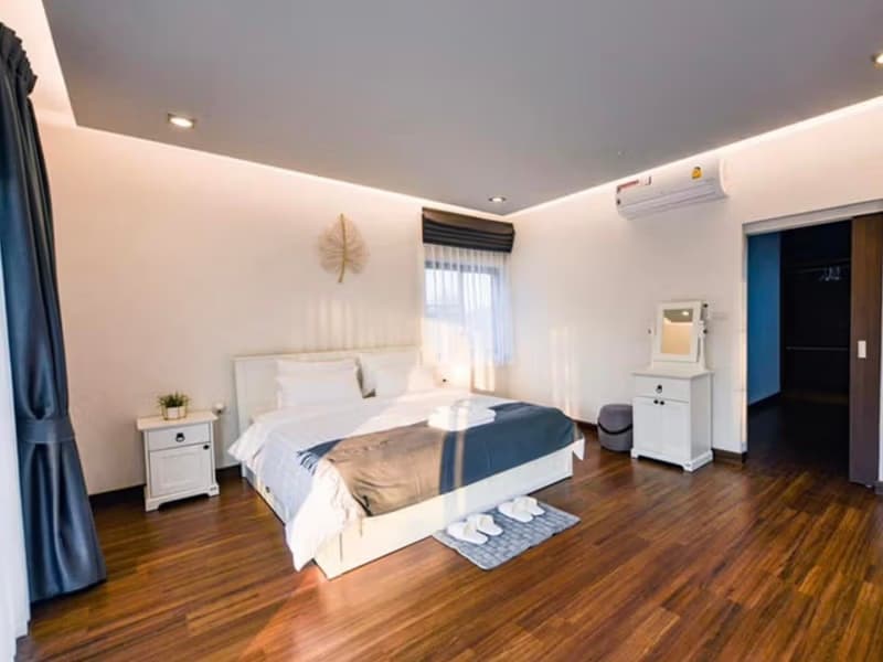 6 Bedroom House