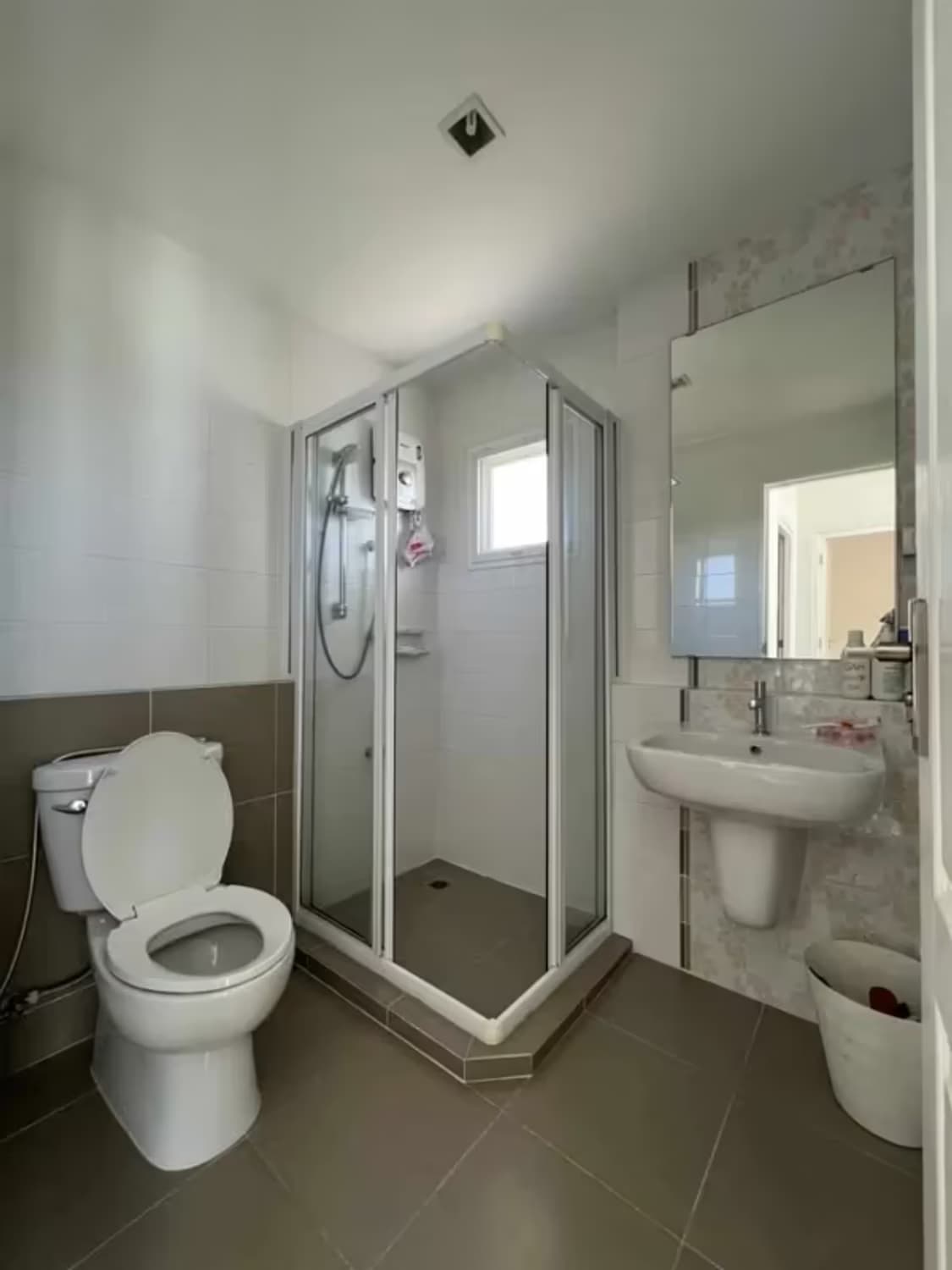 3 Bedroom House - Image 10