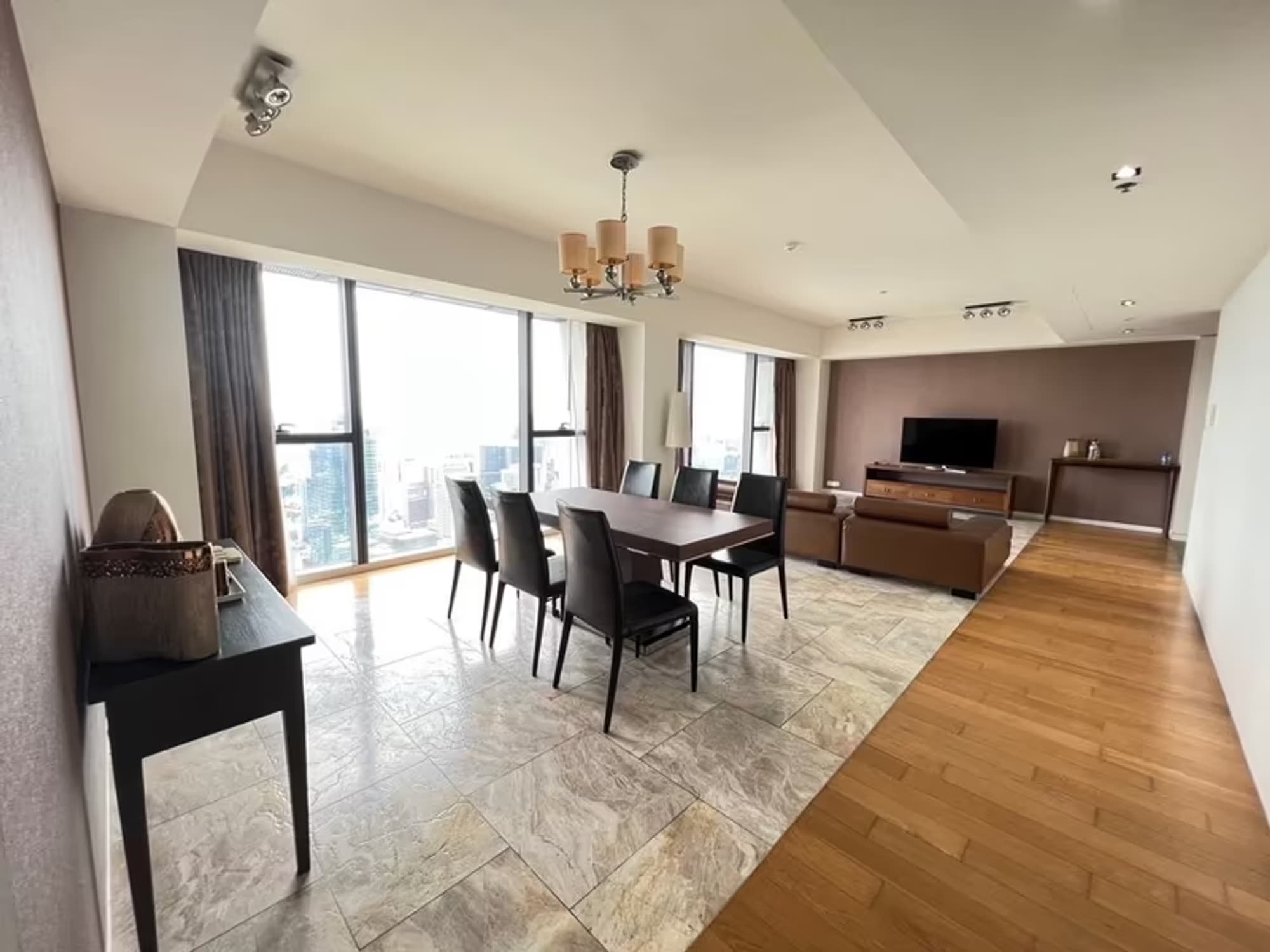 The Met Condominium - Image 3