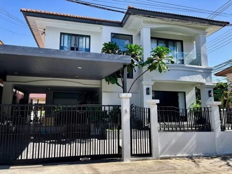 House for Sale in Suan Luang.