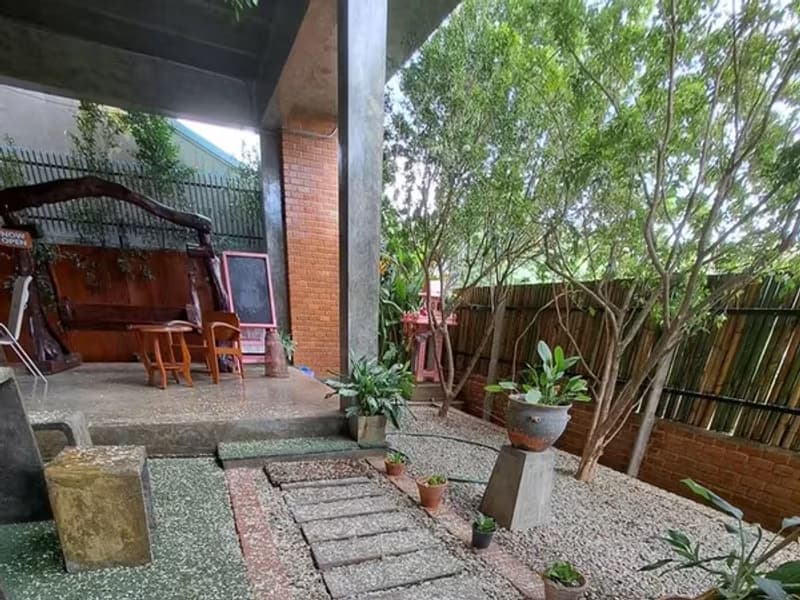 2-Story Loft Style House for Rent