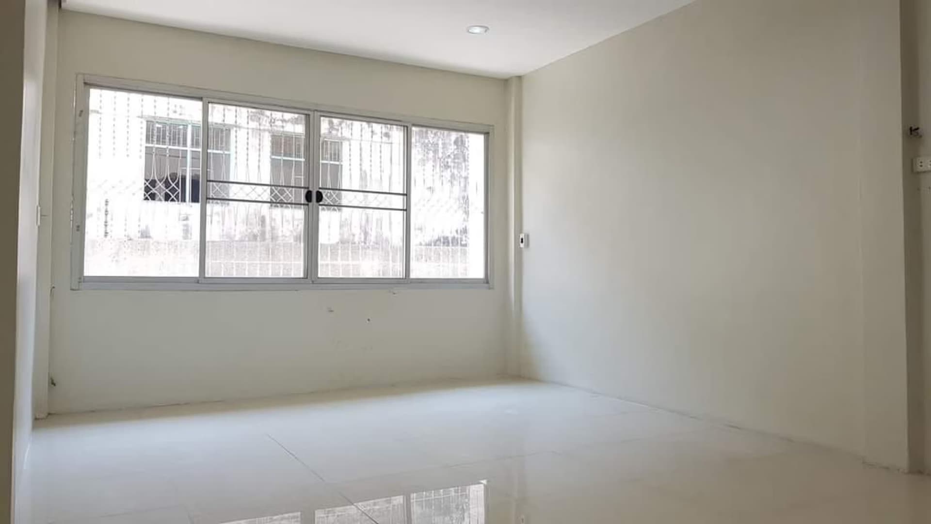 Studio Commercial for Rent in Phra Pradaeng District - Image 5