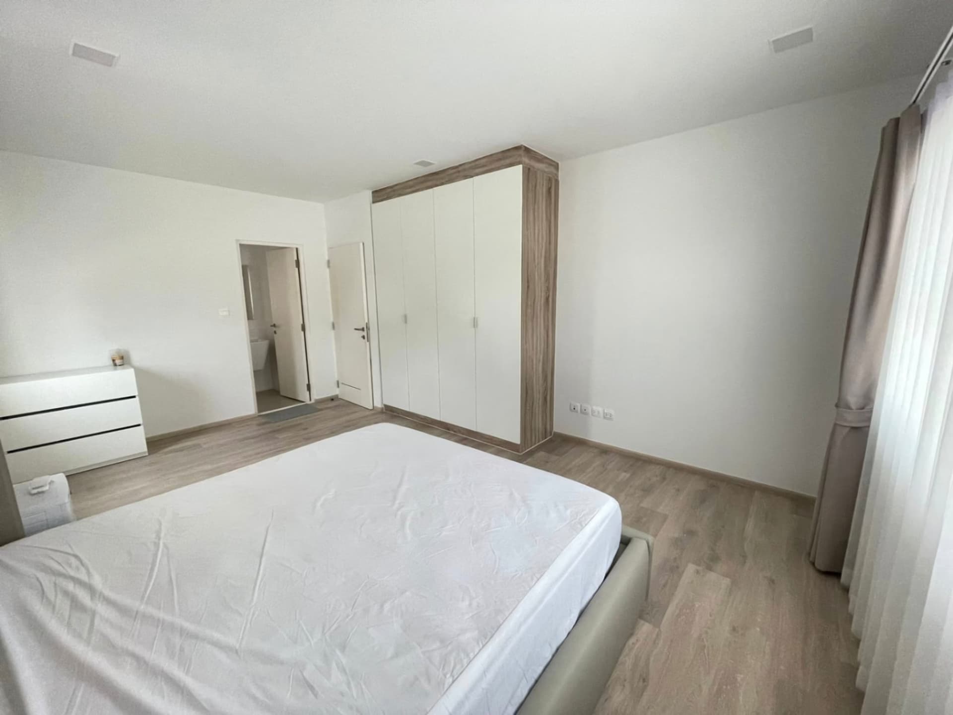 3 Bed House for Rent and Sale in Bang Phli - Image 4
