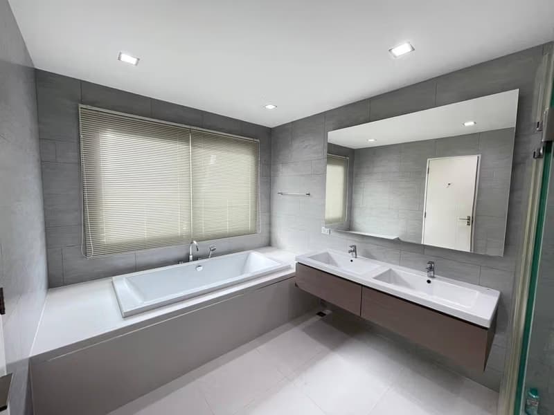 4 Bed House for Rent in บางแก้ว
