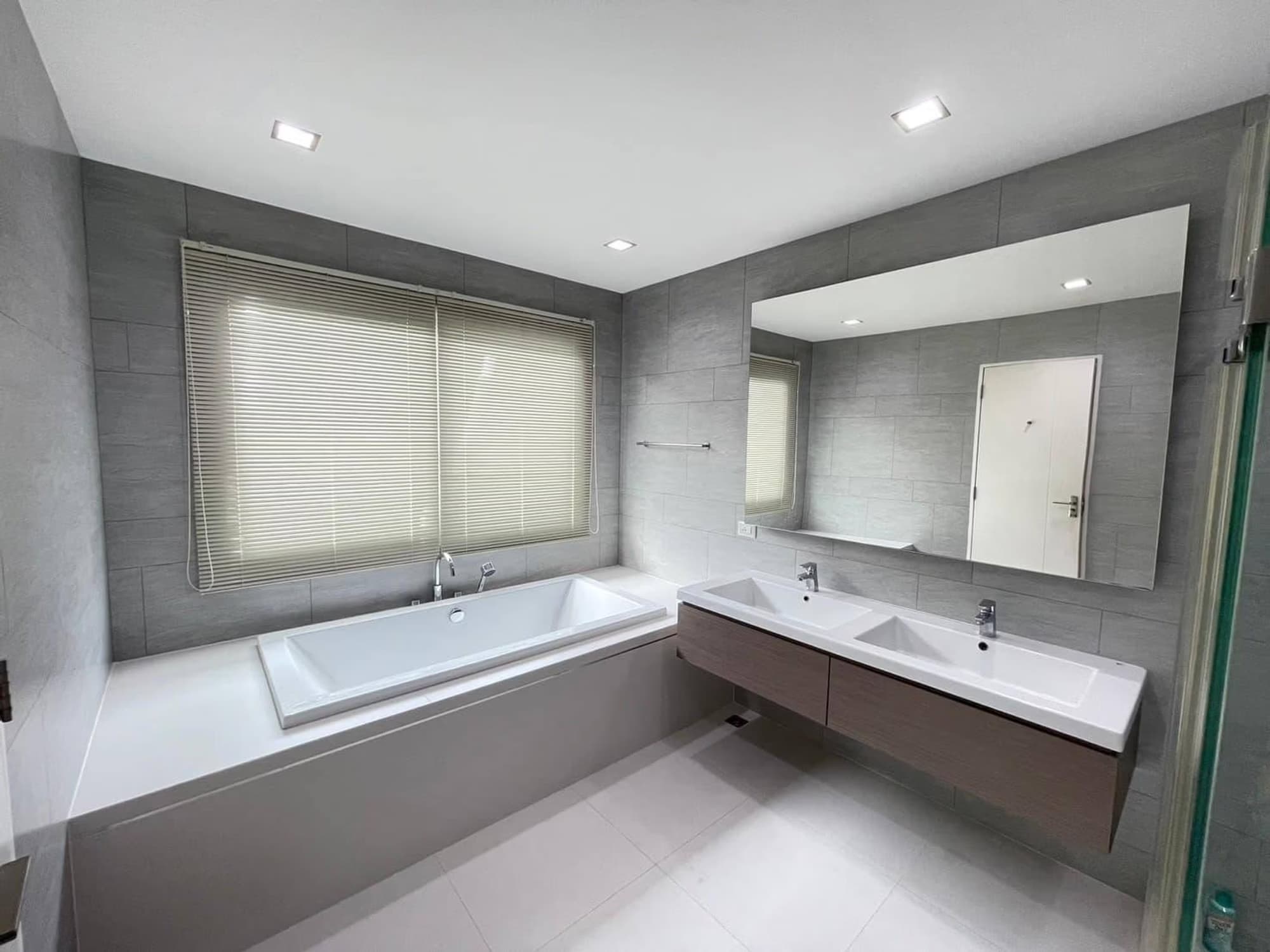 4 Bed House for Rent in บางแก้ว - Image 10