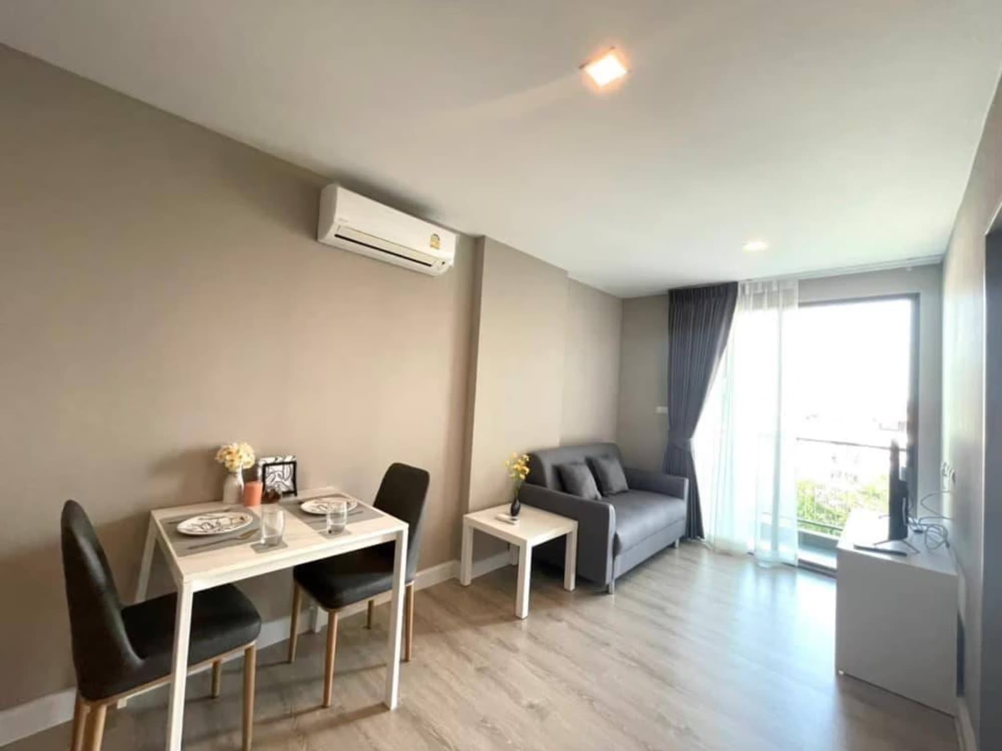 1 Bed Condo for Rent in Din Daeng - Image 2