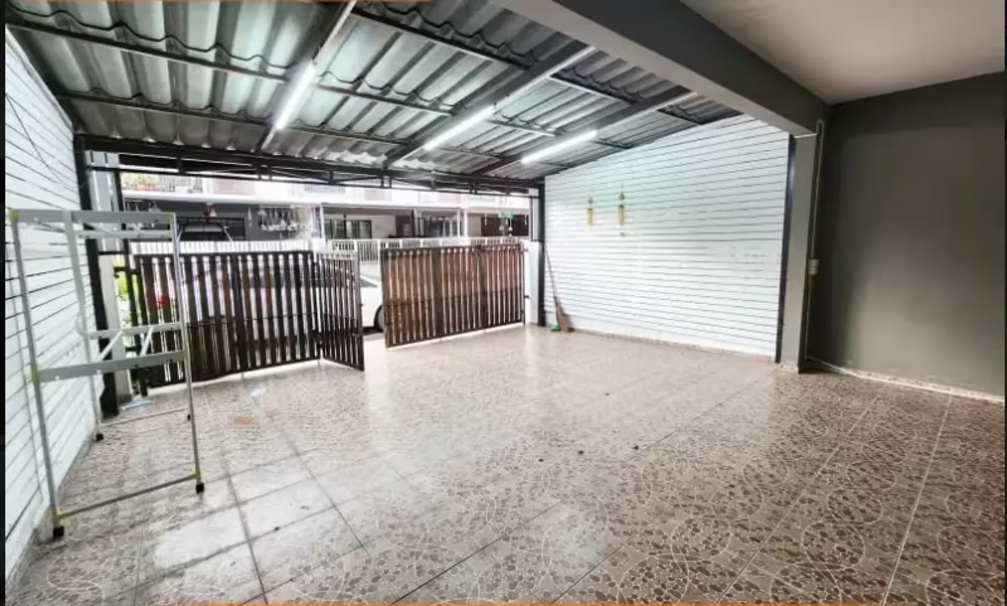 2 Bedroom House - Image 4