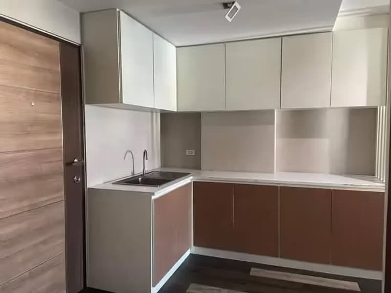 1 Bedroom Condo
