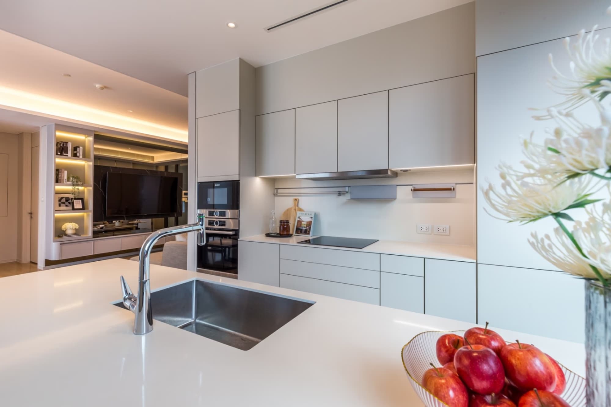 2 Bed Condo for Rent and Sale in Pathum Wan - Image 9