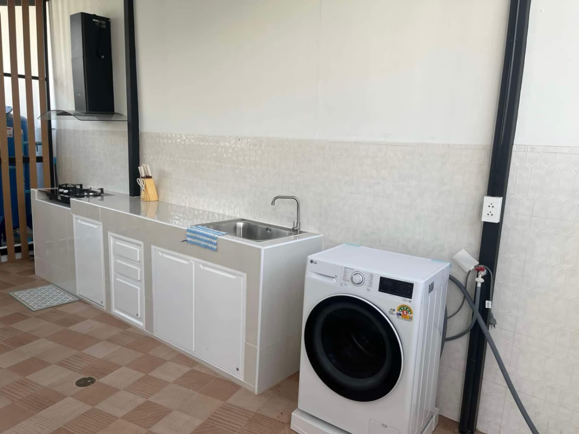 3 Bed House for Rent in Hang Dong - Image 5