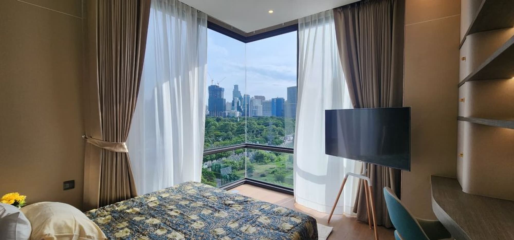 2 Bed Condo for Rent in Pathum Wan - Image 6