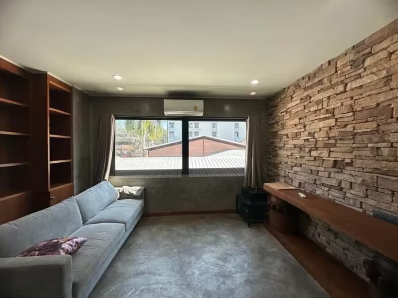 6 Bedroom House