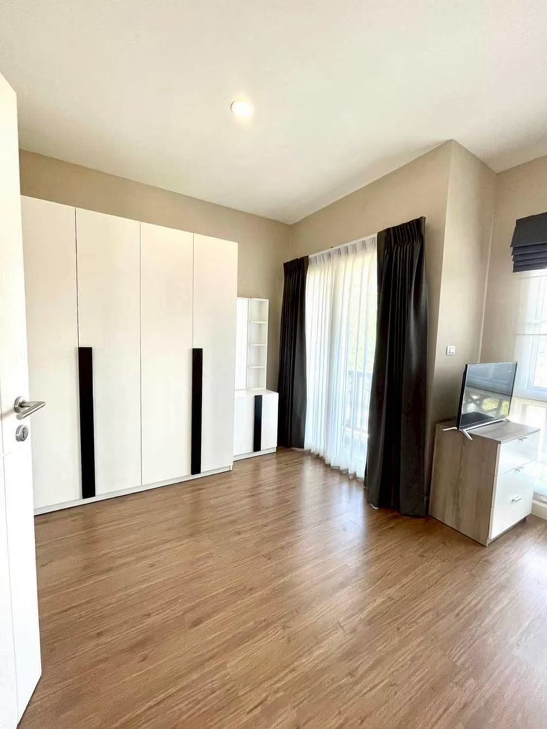 4 Bed House for Rent and Sale in Mueang Chiang Mai - Image 7