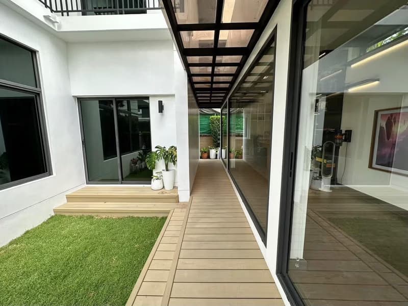 4 Bed House for Rent and Sale in Bang Kapi