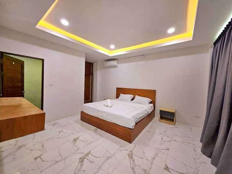 6 Bed House for Rent in San Sai