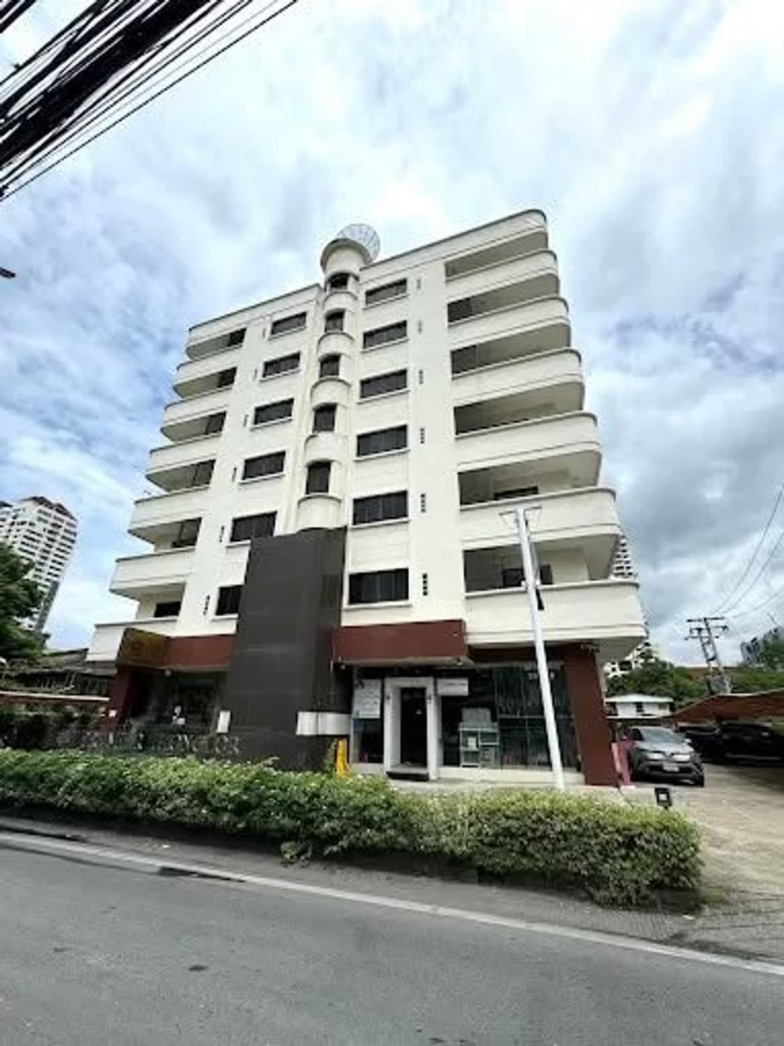1 Bed Condo for Rent in Watthana - Image 4