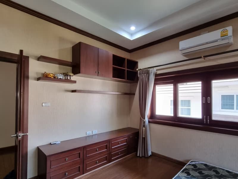 4 Bed House for Rent and Sale in San Kamphaeng