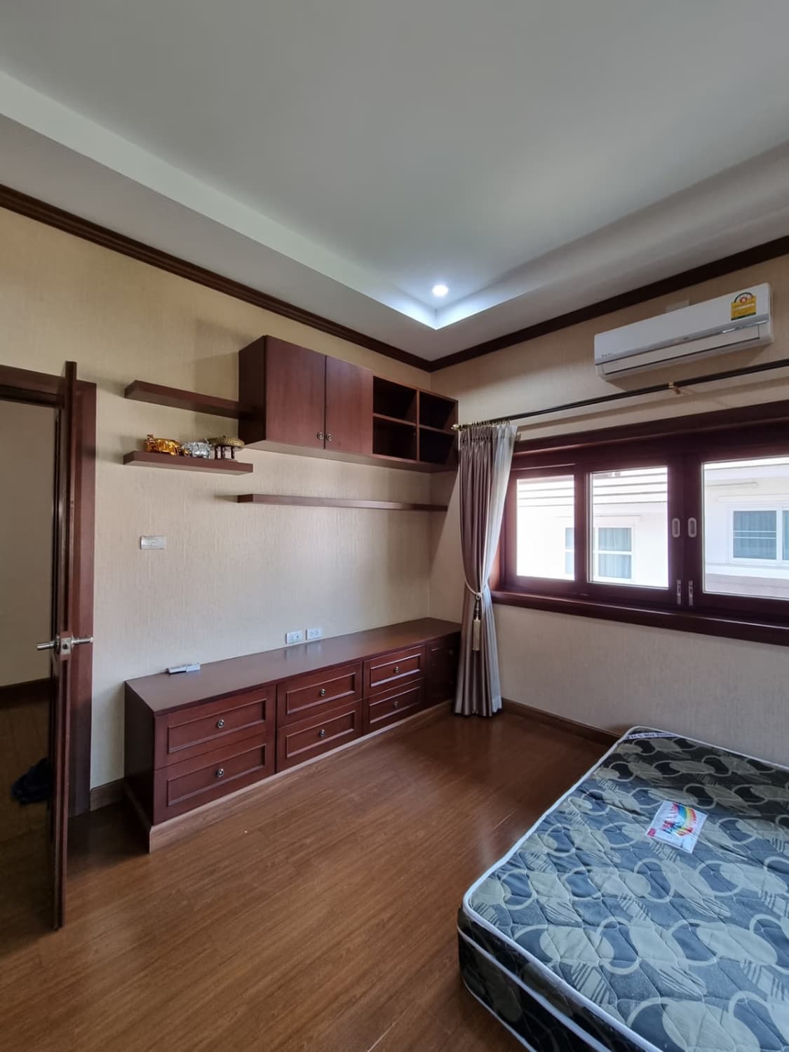 4 Bed House for Rent and Sale in San Kamphaeng - Image 12