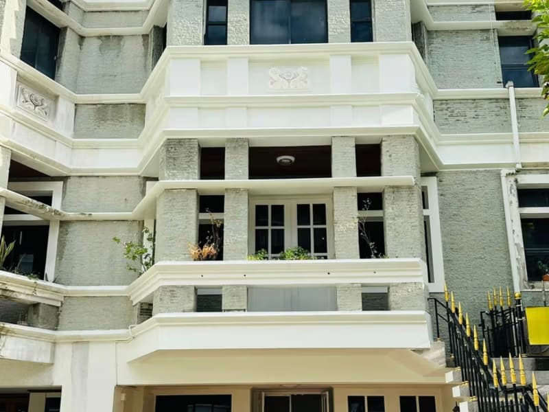 4 Bed Townhouse for Rent in Watthana