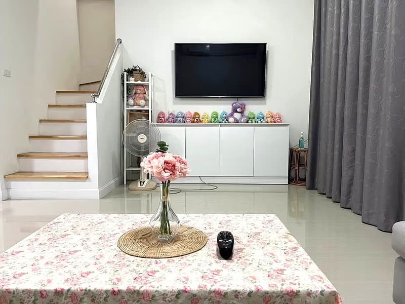 3 Bed Townhouse for Rent and Sale in Saraphi