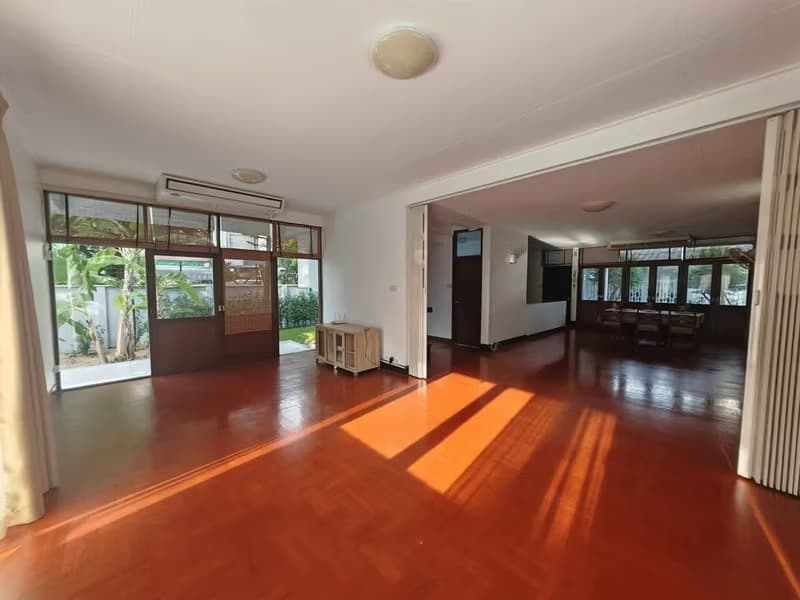 3 Bed House for Rent in Phaya Thai