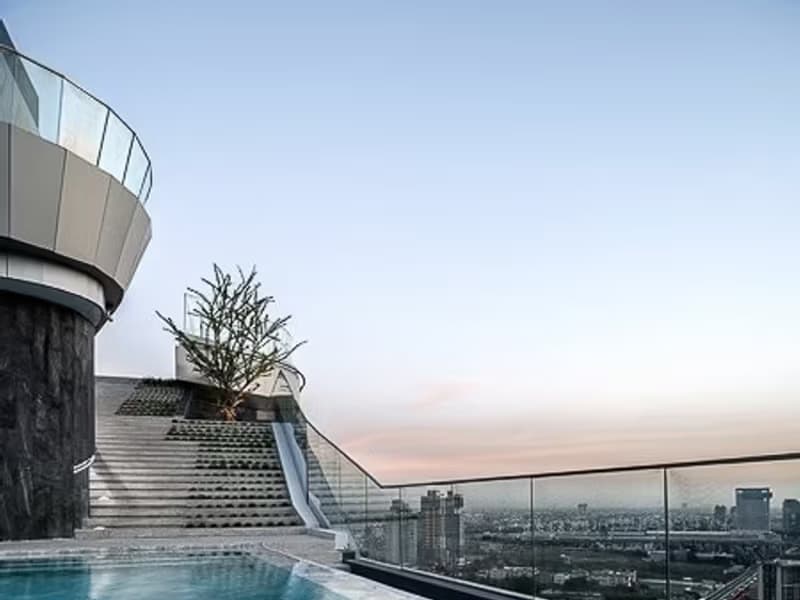 Condo for at IDEO MOBI SUKHUMVIT 66