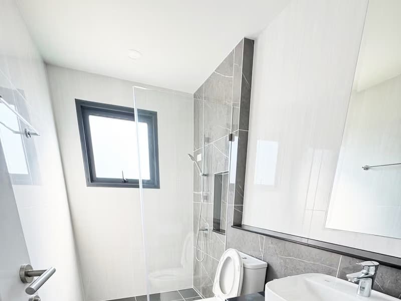 5 Bed House for Rent in Bang Phli