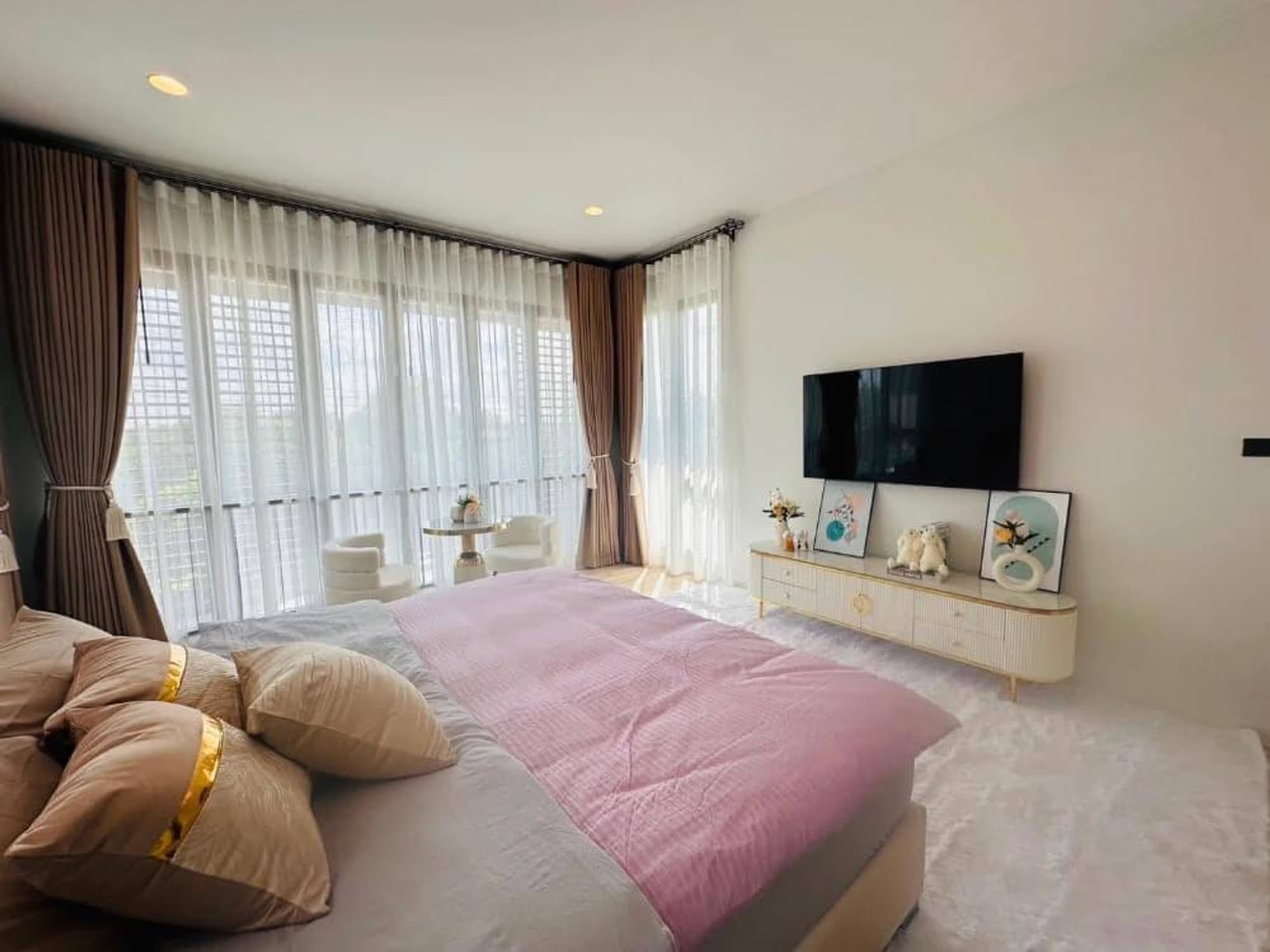 4 Bed House for Rent and Sale in Bang Kapi - Image 7