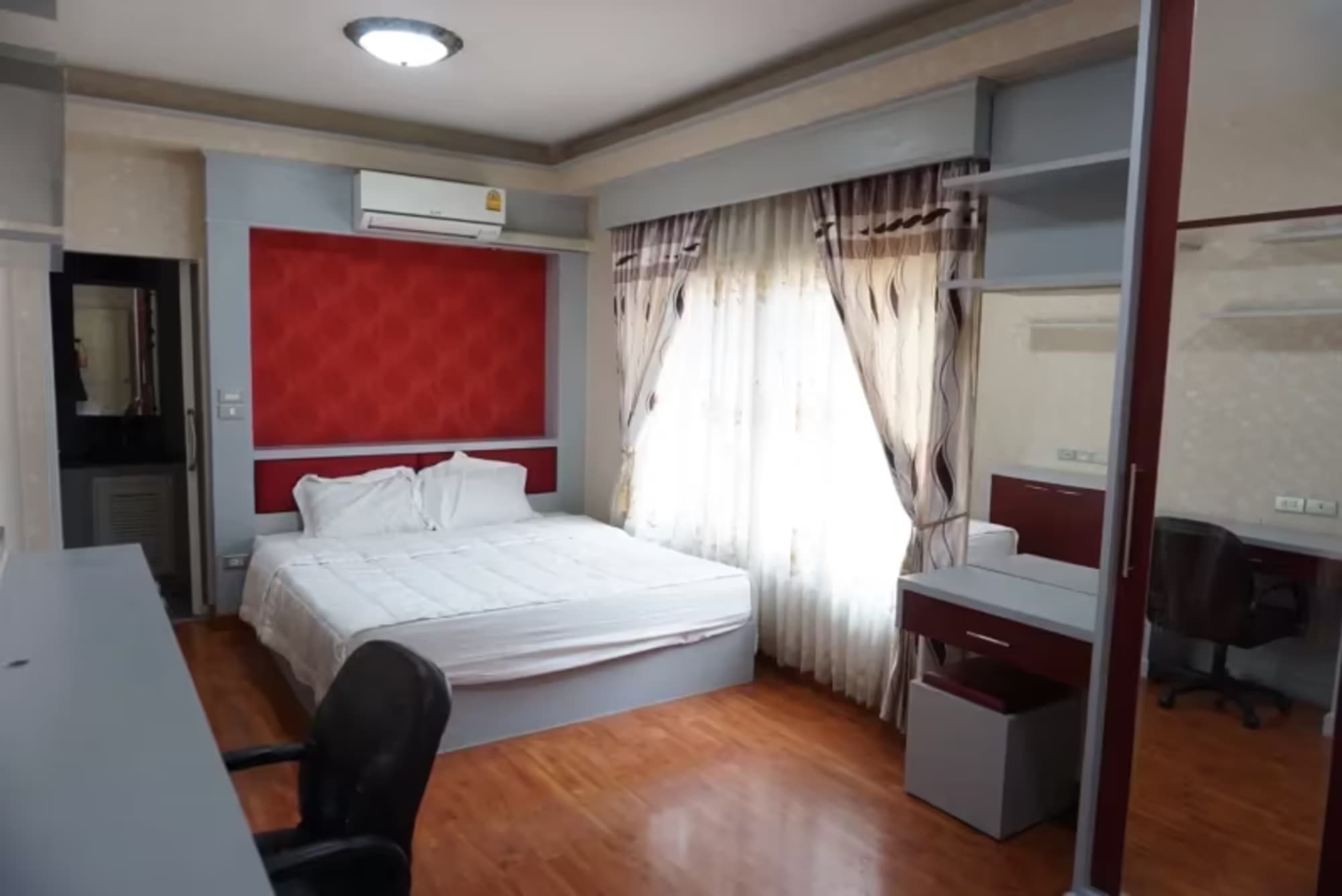 2 Bedroom House - Image 6