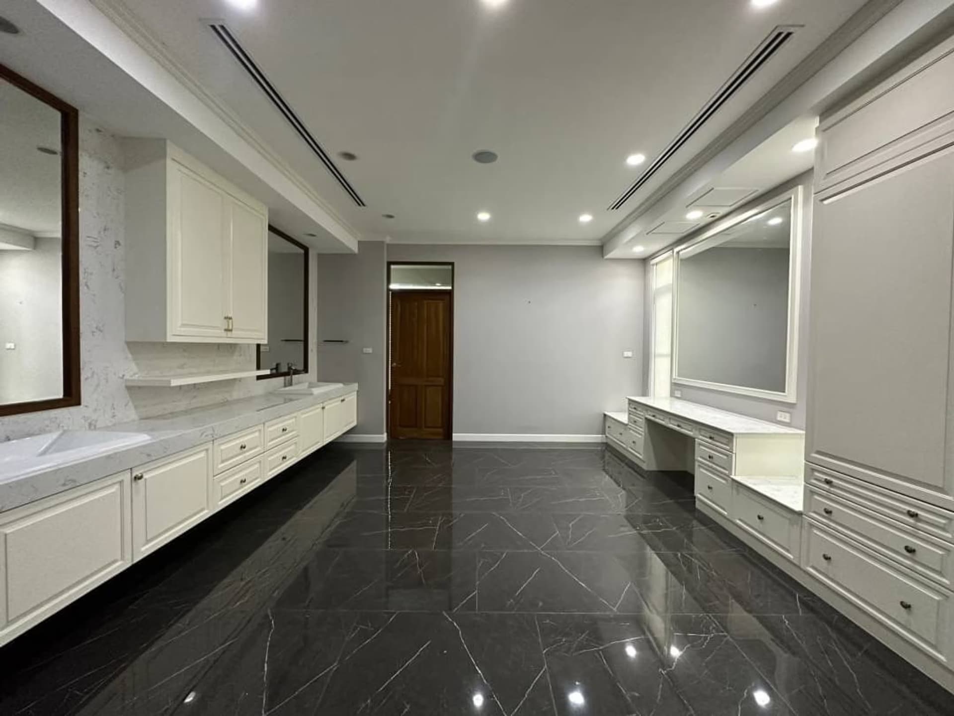 - Image 7
