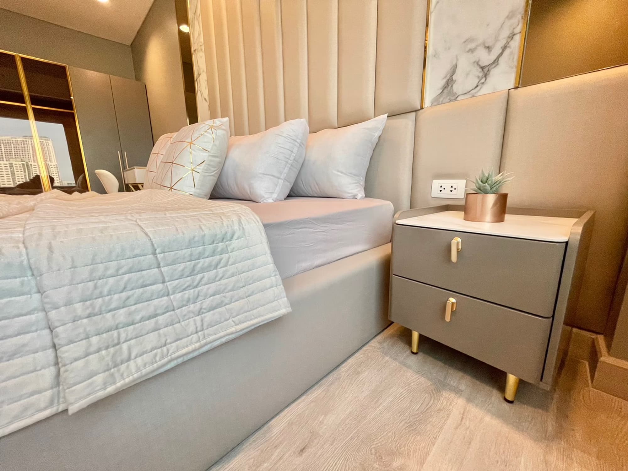Condo for Sale at Intro Condominium - Image 24
