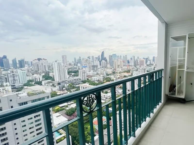 4 Bed Condo for Rent in Watthana