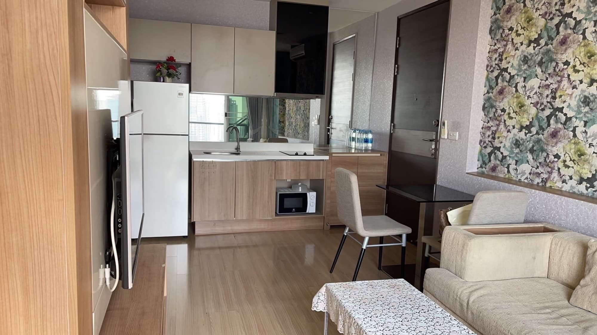1 Bed Condo for Rent in Sathon - Image 2