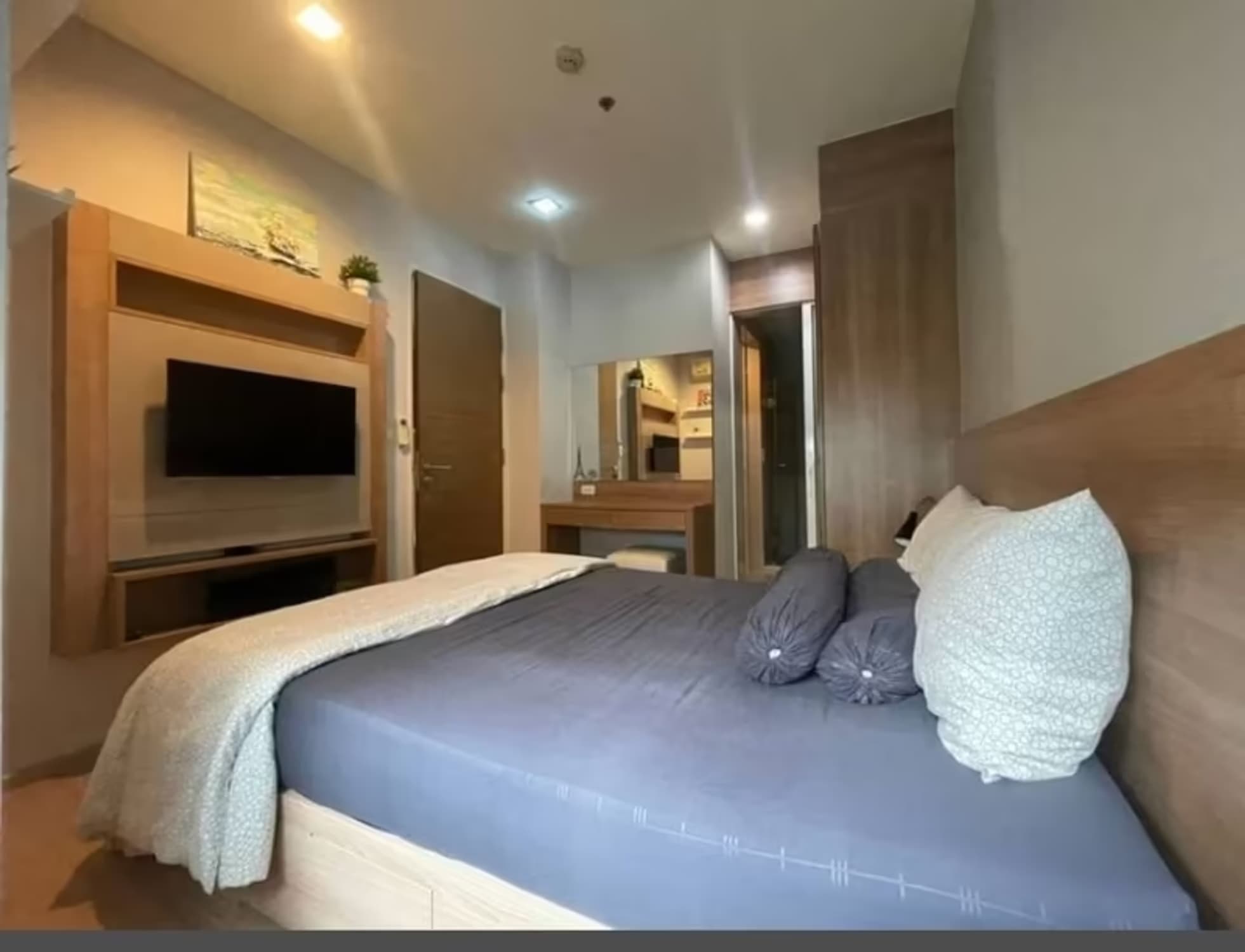 1 Bedroom Condo - Image 6